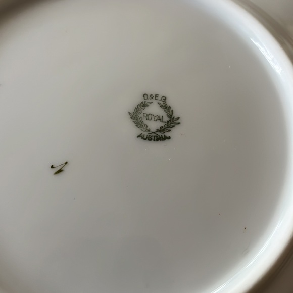 6 cups saucers creamer sugar tea pot and 6 plates from royal Austria pristine - Picture 3 of 3